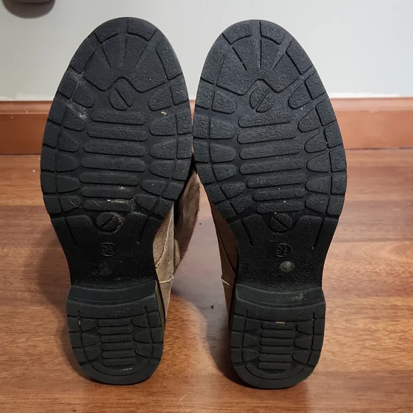 Tan Arizona booties - Picture 6 of 6